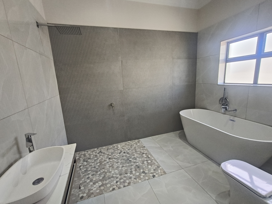 4 Bedroom Property for Sale in Fountains Estate Eastern Cape